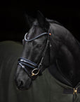 Trense Grace Sapphire in Schwarz mit blauer Kristallbiese und Stirnband am Pferd