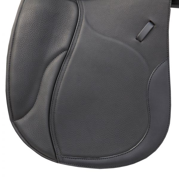 Dressage Saddle Göteborg in detail: covered, slightly padded saddle flaps with a reinforced lower edge