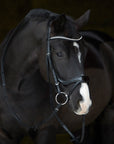 Trense Kieffer Ultrasoft® Amy Shine mit Lack in Schwarz mit Chrombeschlägen am Pferd