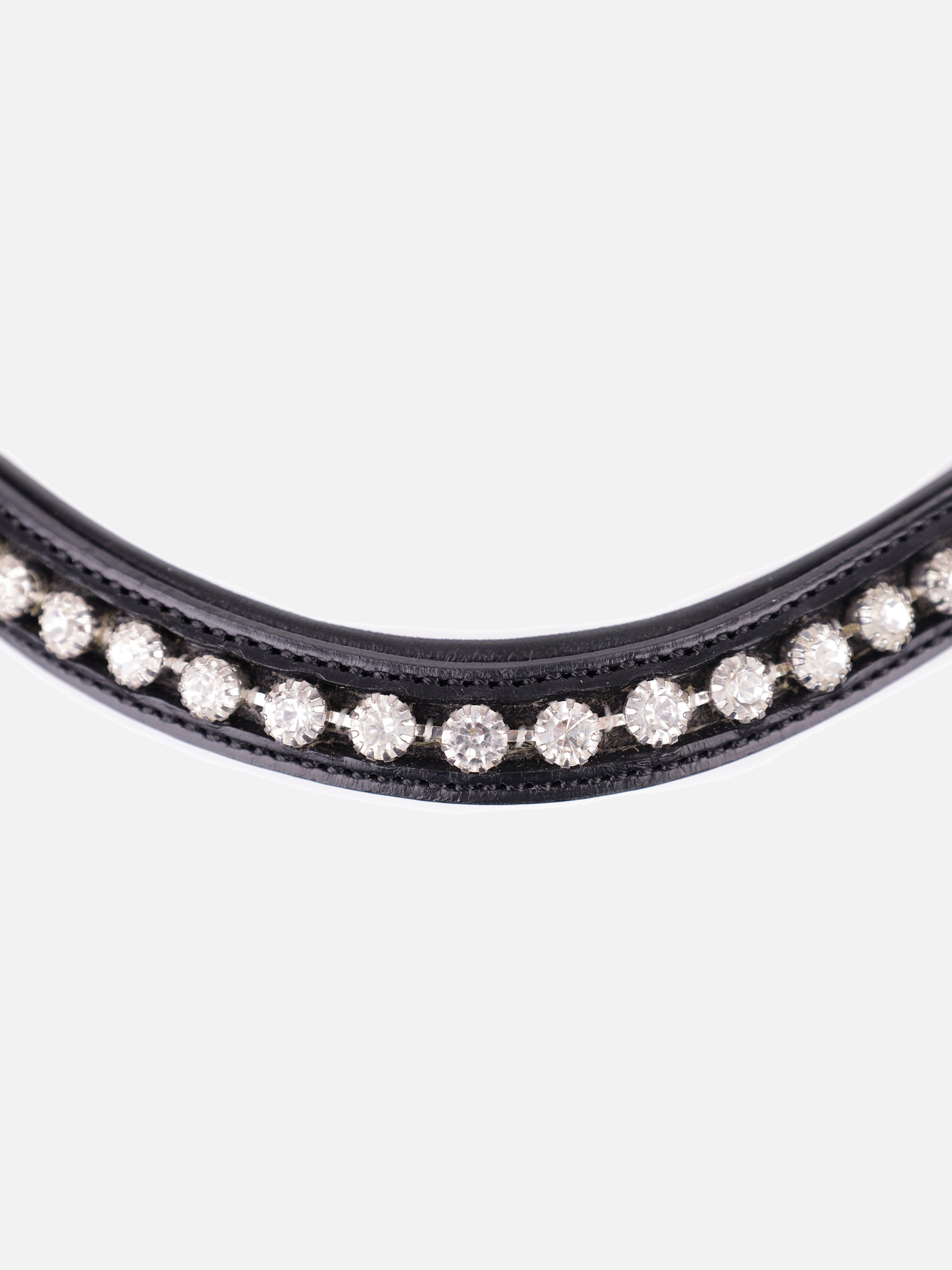 Detailfoto Trense Essentials Xia in Schwarz mit Chrombeschlägen: geschwungenes Stirnband mit weißen Kristallen