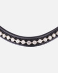 Detailfoto Trense Essentials Xia in Schwarz mit Chrombeschlägen: geschwungenes Stirnband mit weißen Kristallen