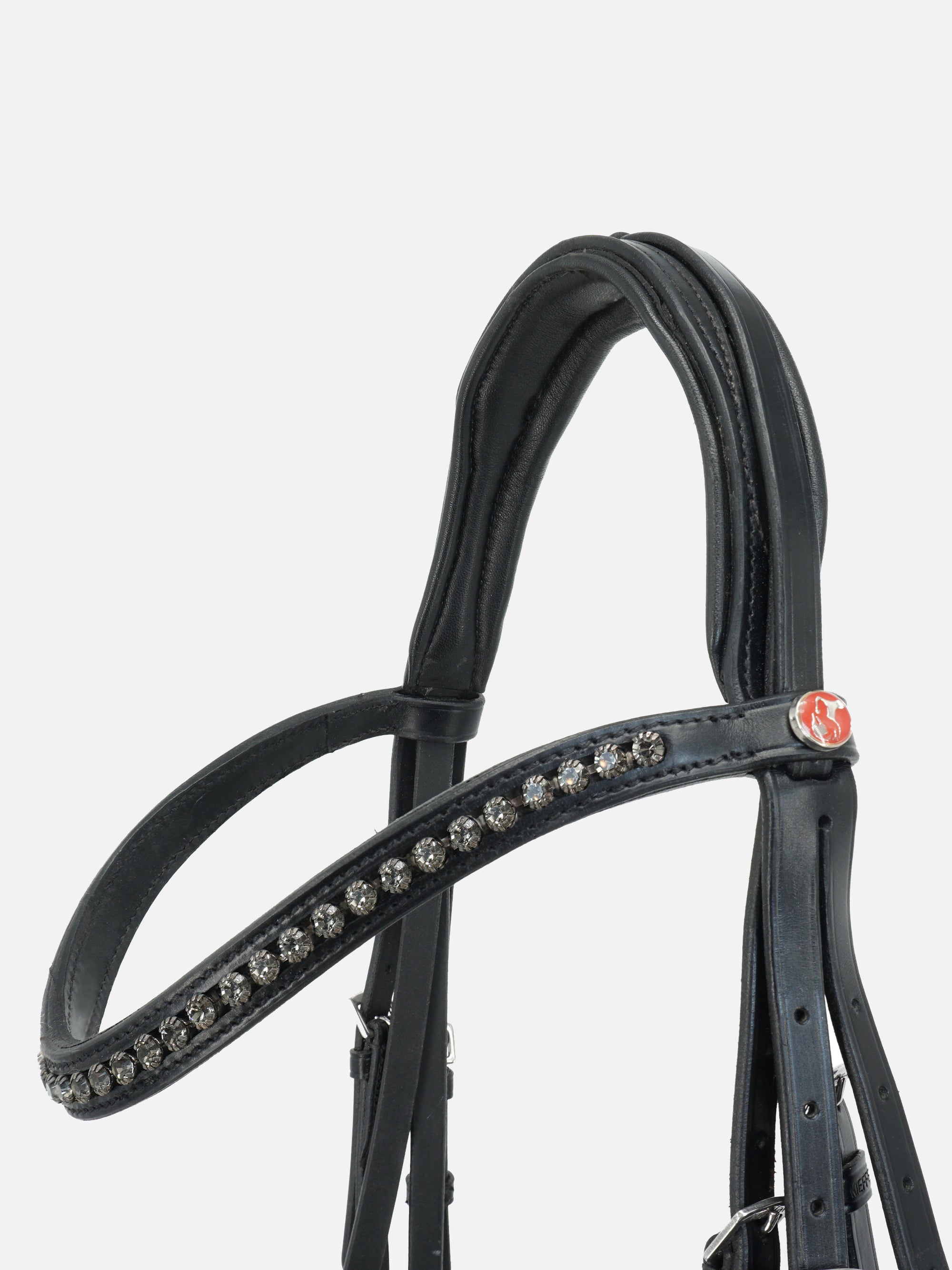 Detailfoto von Stirnband und Genickstück der Kandare Paris in Schwarz